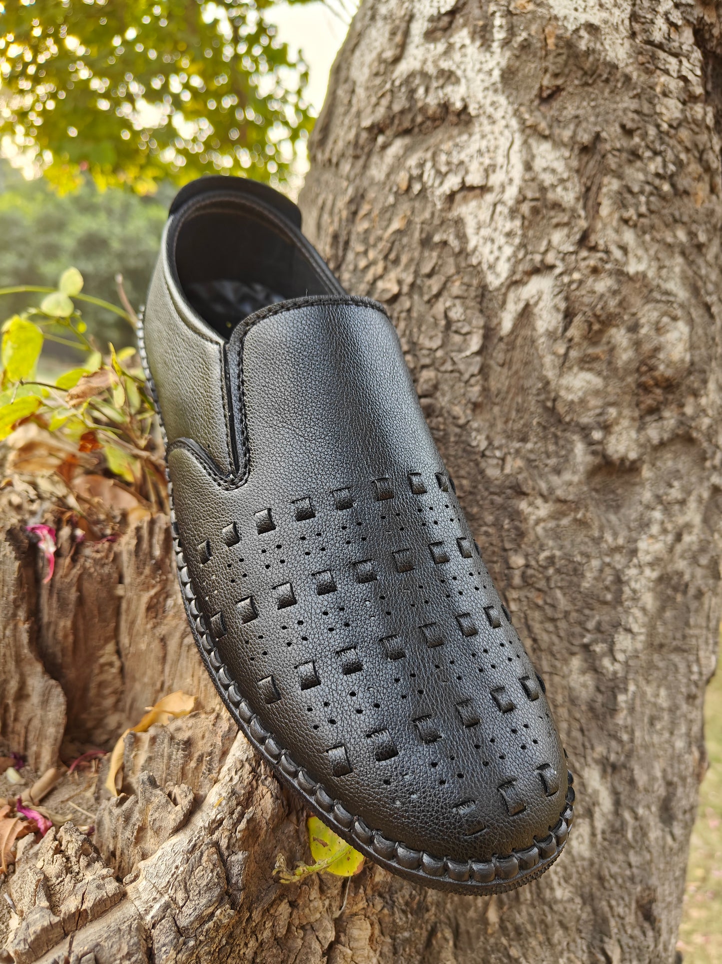 Neating medicated shoes